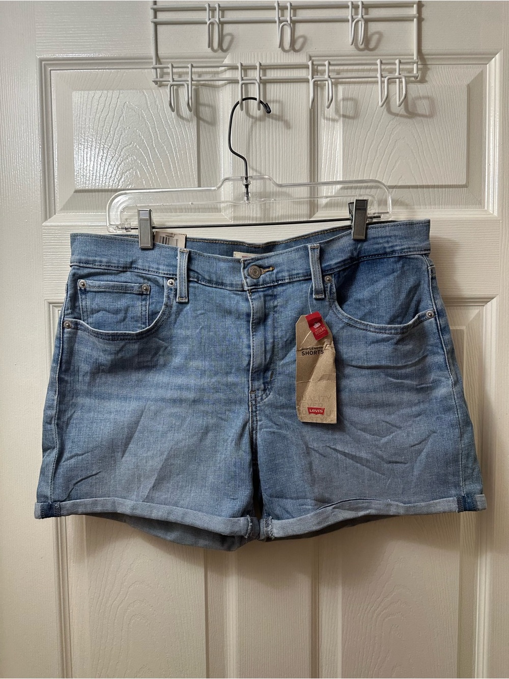 Women’s Levi’s Denim Shorts New Size 33